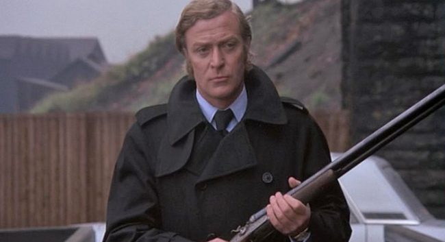 كنت صديقاً لقاتل، وبوتين لديه جانب مسالم وترمب يقودنا إلى الجحيم.. مايكل كاين يصدم جمهوره بلقاء صريح