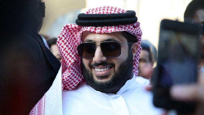 الأهلي يعاني بعد تركي آل الشيخ.. الفريق الأحمر يواجه المجهول وفضيحة العمولات تهزُّ جدران النادي