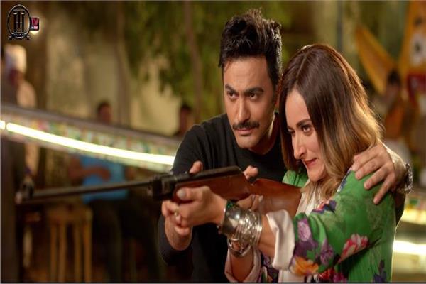 تامر حسني وأمينة خليل في لقطة من فيلم البدلة