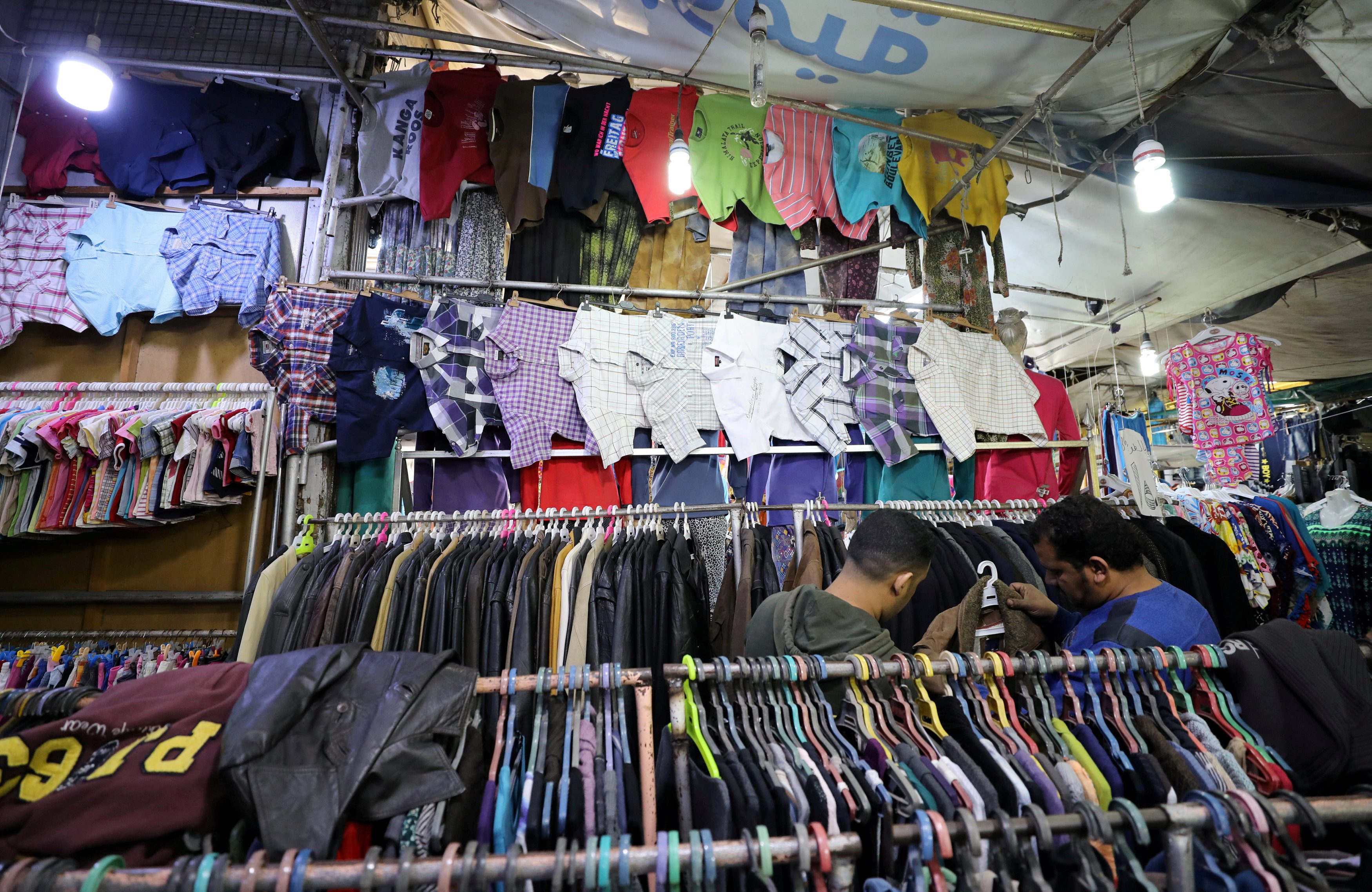 هبوط الليرة التركية يثير مخاوف رجال الصناعة بمصر.. ومطالبات بإلغاء اتفاقية التجارة بين البلدين