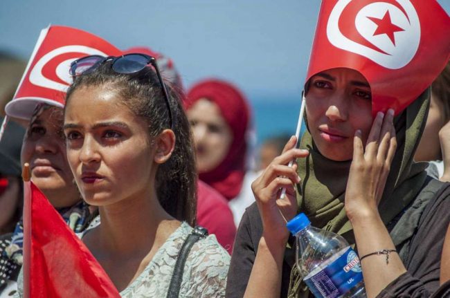 نحن واعون ولسنا منحرفين! عن شباب تونس وصناعة الأمل