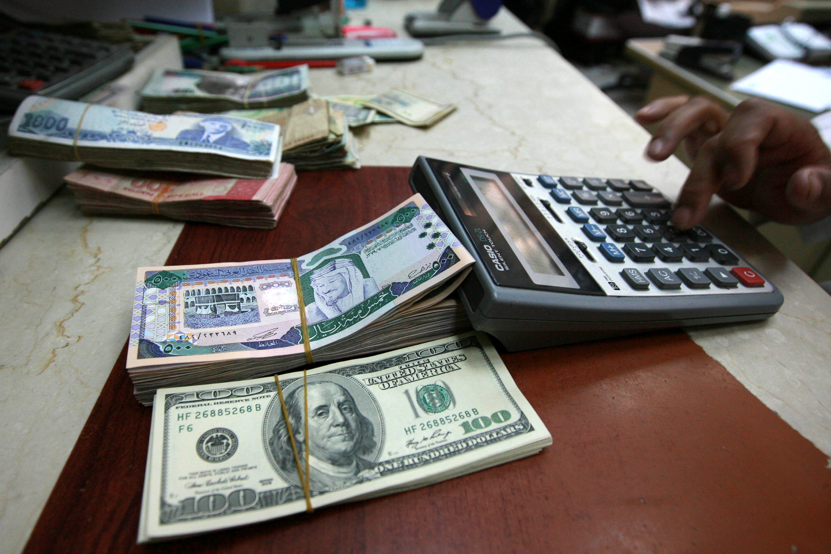 المرتبات الشهرية لم تعد تكفي حتى للمعيشة