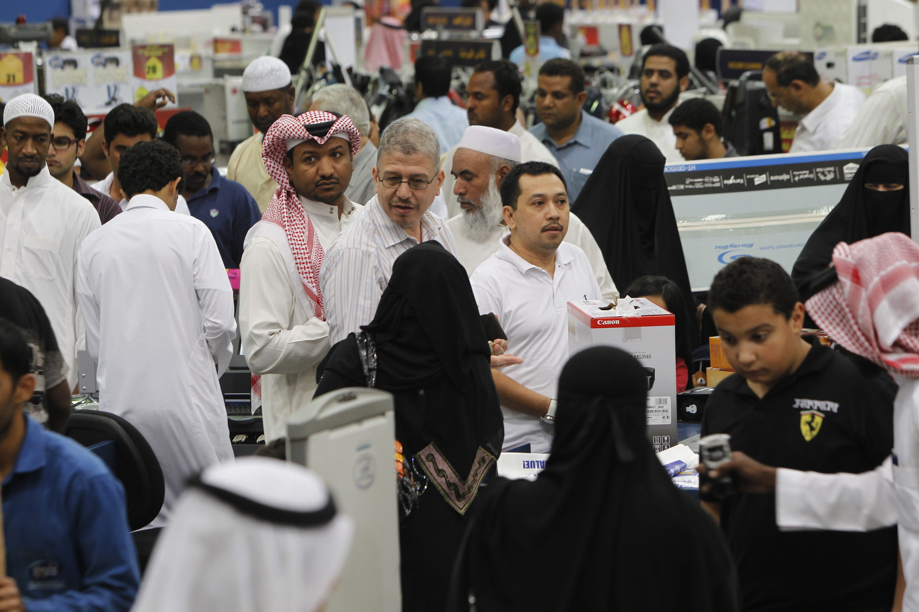 الإجراءات الأخيرة ضد الأجانب صعبت حياتهم