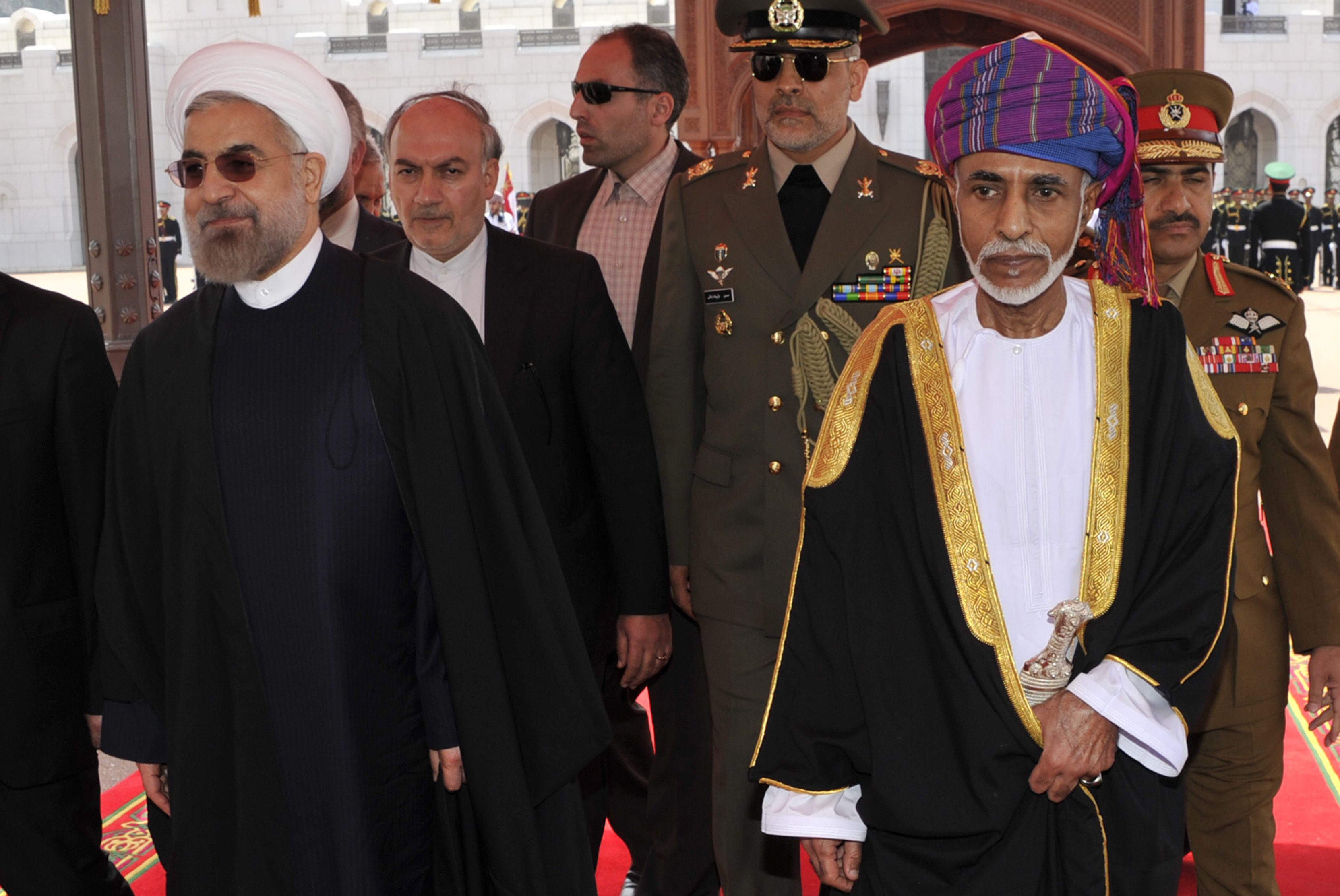 السلطان قابوس بن سعيد مع الرئيس الإيراني حسن روحاني