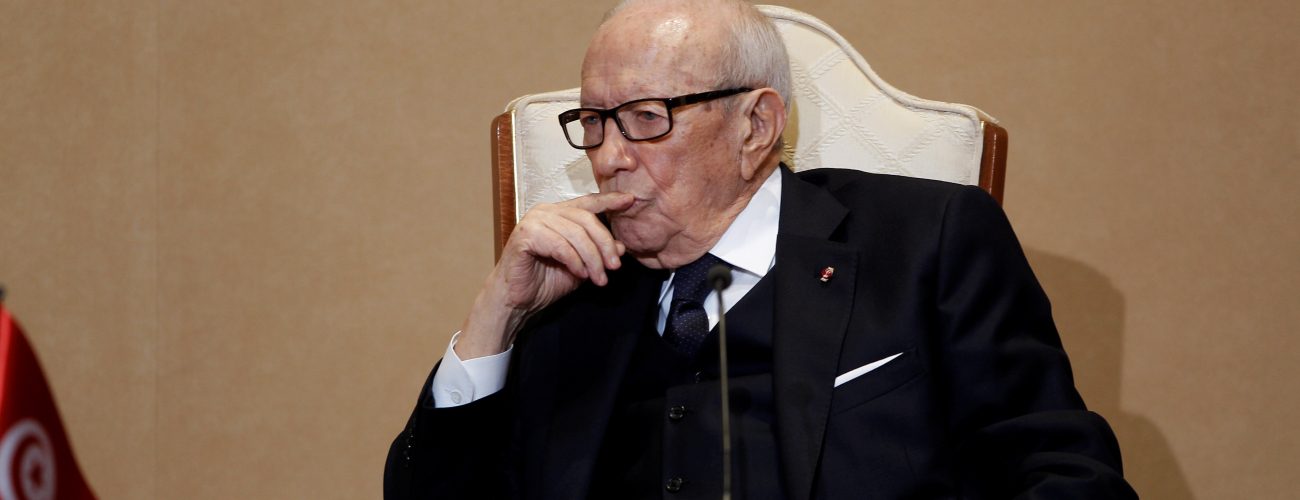 السبسي يسعى لتعديل الدستور الجديد لتقليص سلطات رئيس الحكومة