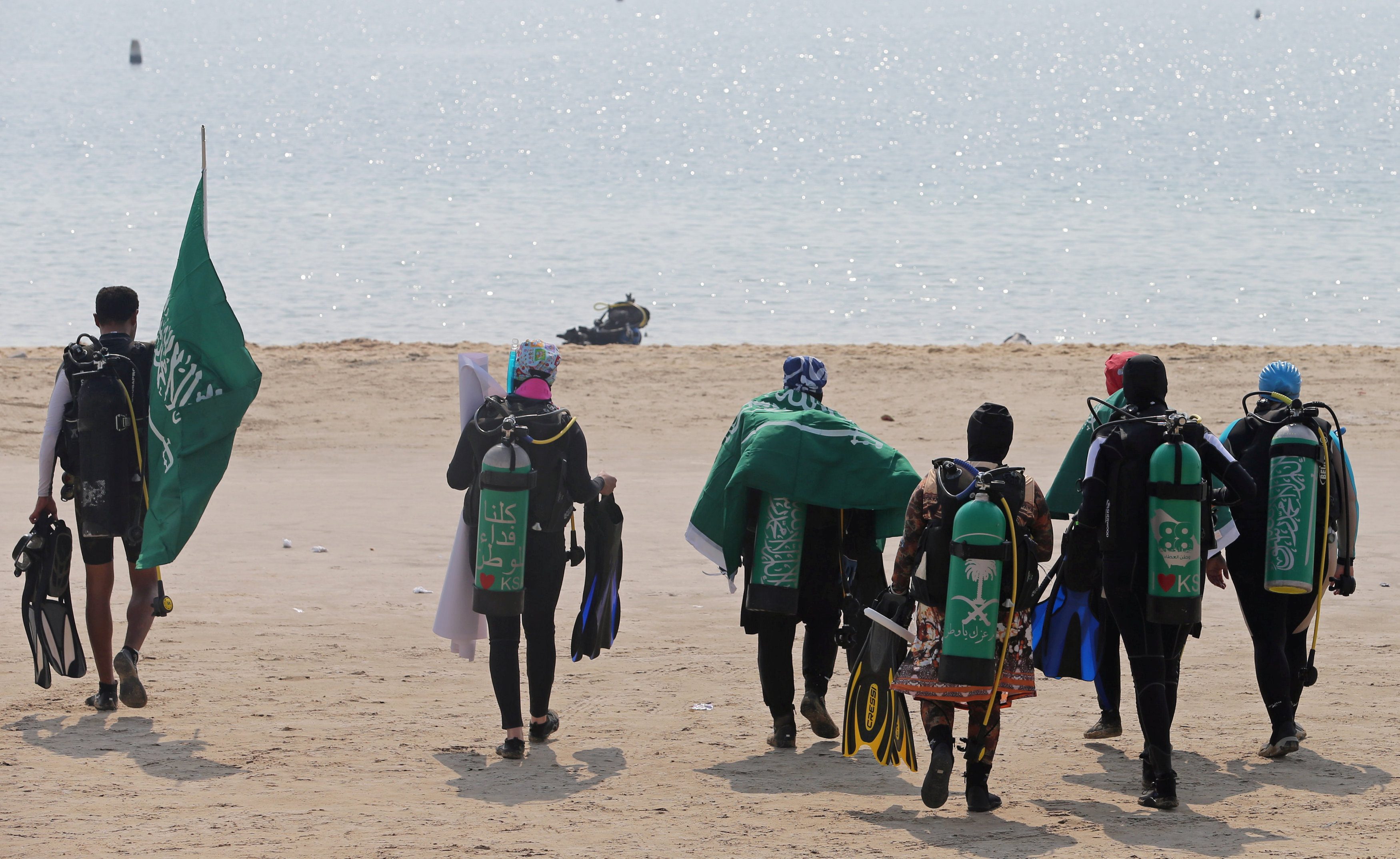 سعوديات يخُضن مغامرات جديدة غواصة محترفة