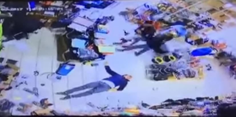 الكويت تسجد أحد مواطنيها بعد اعتداء على وافد مصري