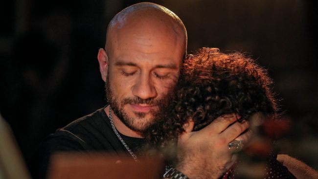 لا تستطيع التعبير عن مشاعر الأبوة بكلمات؟ أغنية أحمد مكي الجديدة ستلخصها لك.. 1.5 مليون مشاهدة في يومٍ واحد