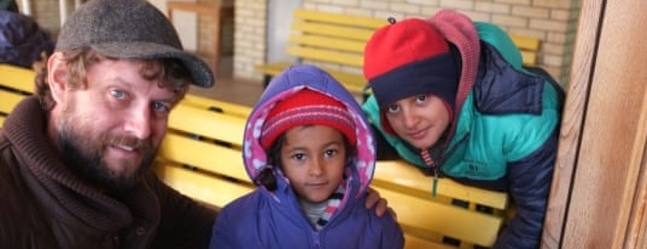 لاجئة طفلة سورية ألمانيا رسم كتاب