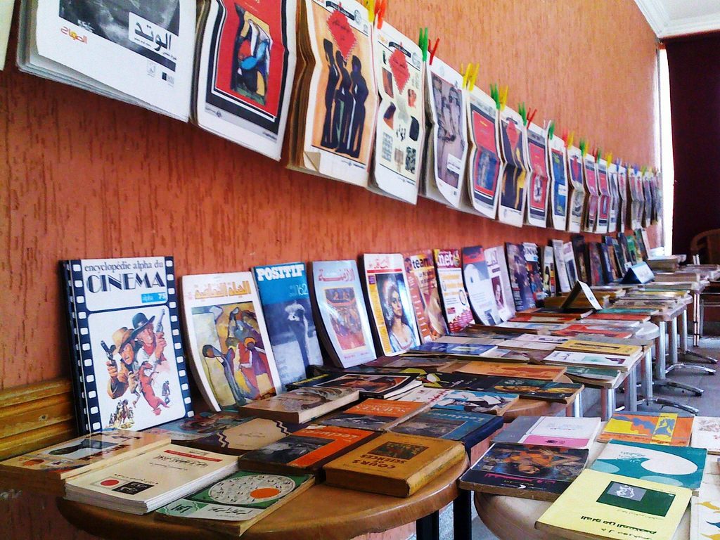 صناعة النشر في خطر.. كتب مقرصنة تغري القراء وتقلق الناشرين في المغرب