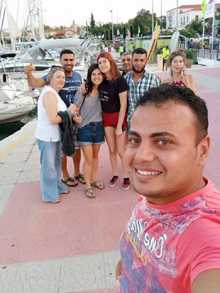 وزيرة الهجرة المصرية تهنئ صيادَين حصلا على الجنسية اليونانية لإنقاذهما ضحايا «حرائق أتيكا»