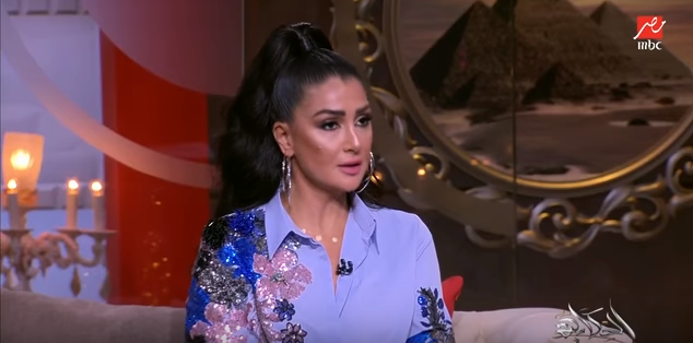 غادة عبد الرازق غاضبة عمرو أديب