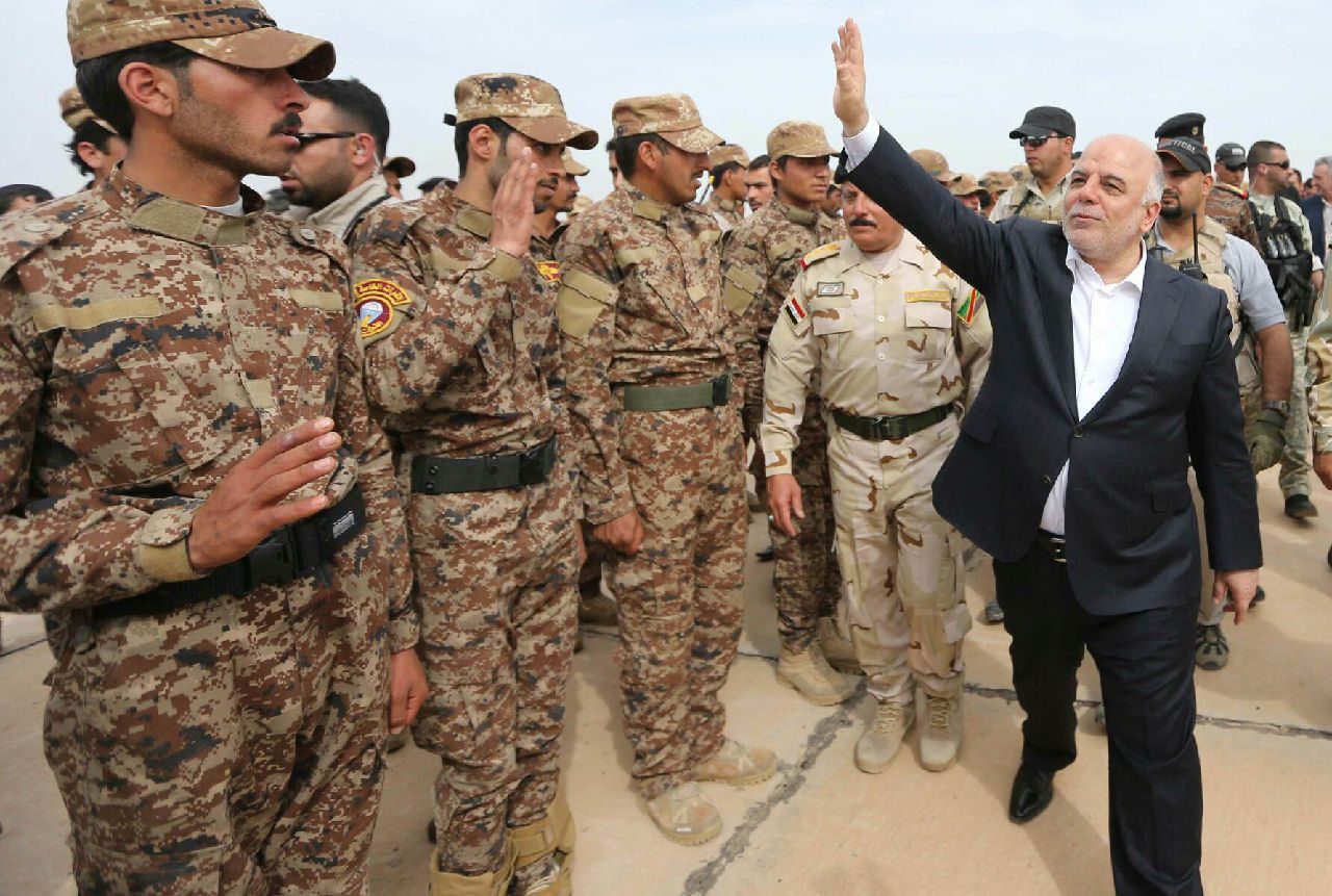 العبادي يبدو أنه في طريقه للرحيل.. اللامبالاة أسقطته، وطهران تهمشه، والتظاهرات بعثت له برسالة واضحة