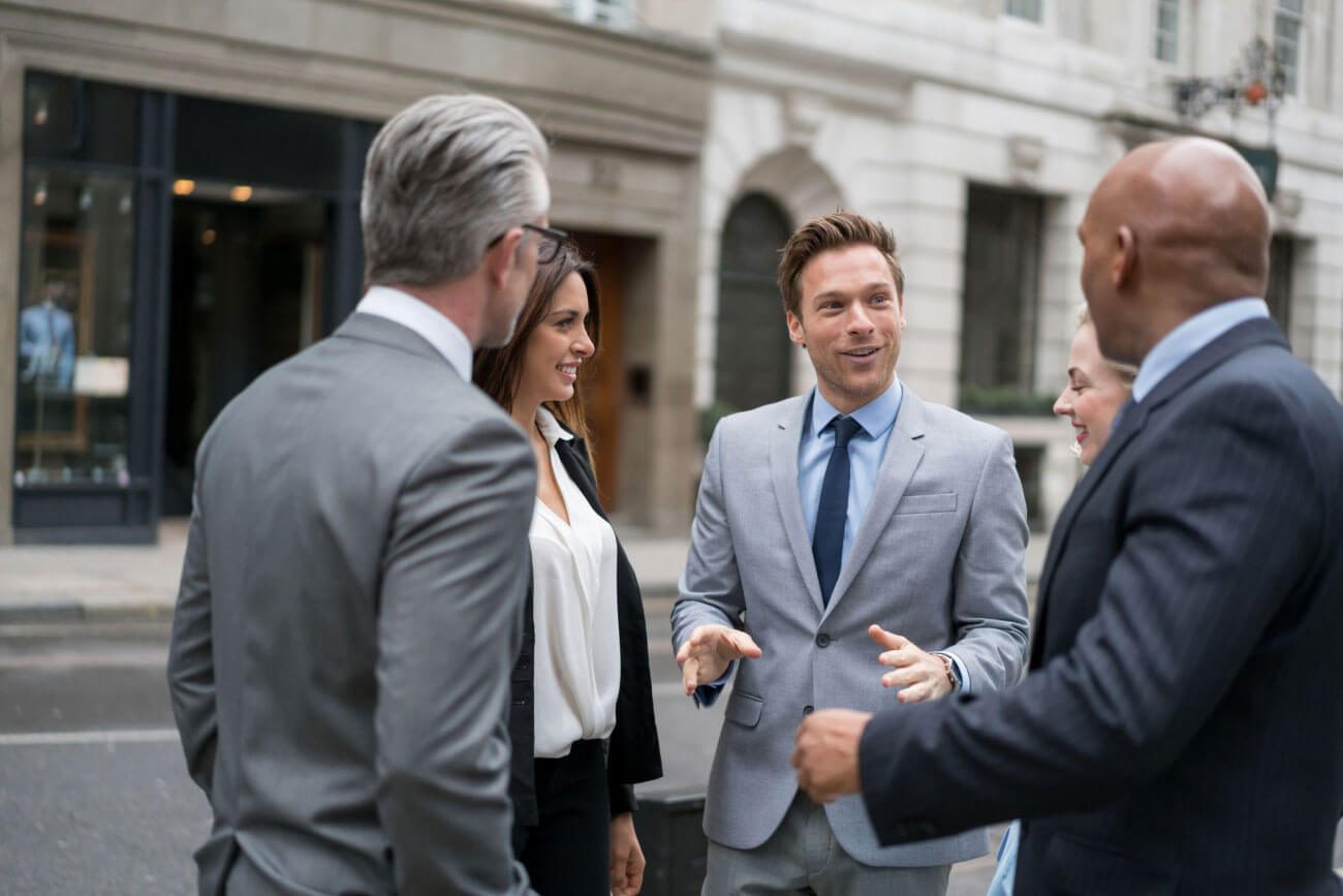 لغة الجسد إحدى أهم النقاط التي تحتاج أن تركز فيها إذا أردت تطوير طرق تواصلك مع الناس من حولك ومديرك بالخصوص