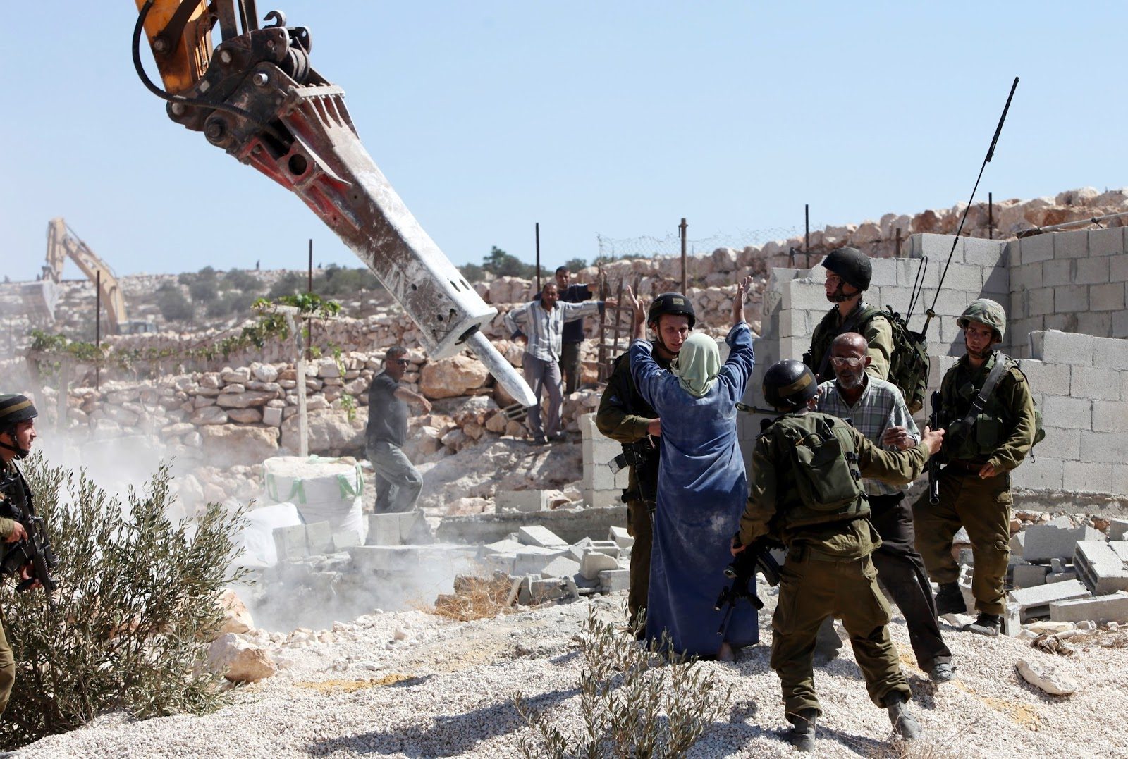 عشتُ فيه 52 عاماً كاملة.. قريباً سأرى إسرائيل وهي تُدمر منزلي