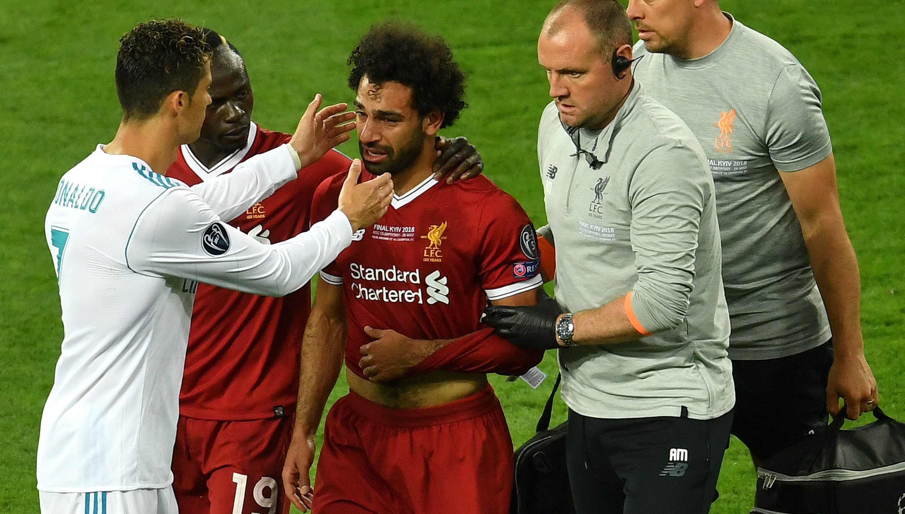 صلاح أُصيب أثناء مواجهة ليفربول مع ريال مدريد في نهائي أبطال أوروبا