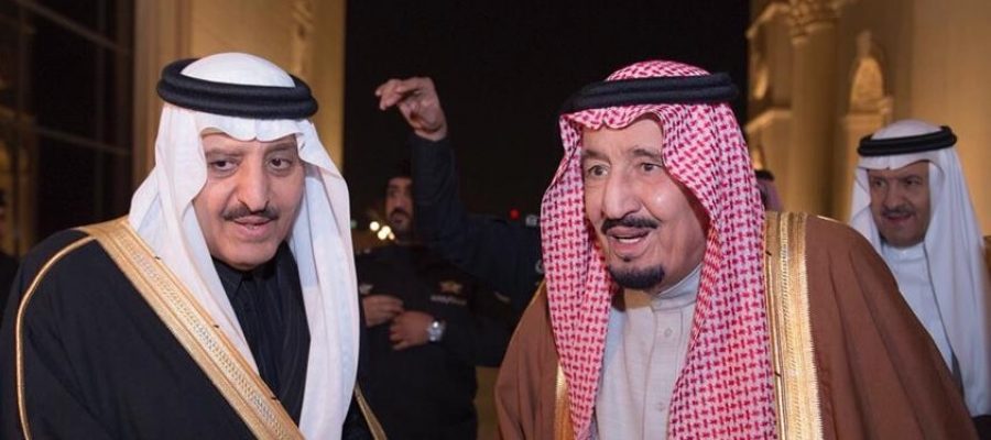 العاهل السعودي الملك سلمان بن عبد العزيز وشقيقه الأمير أحمد
