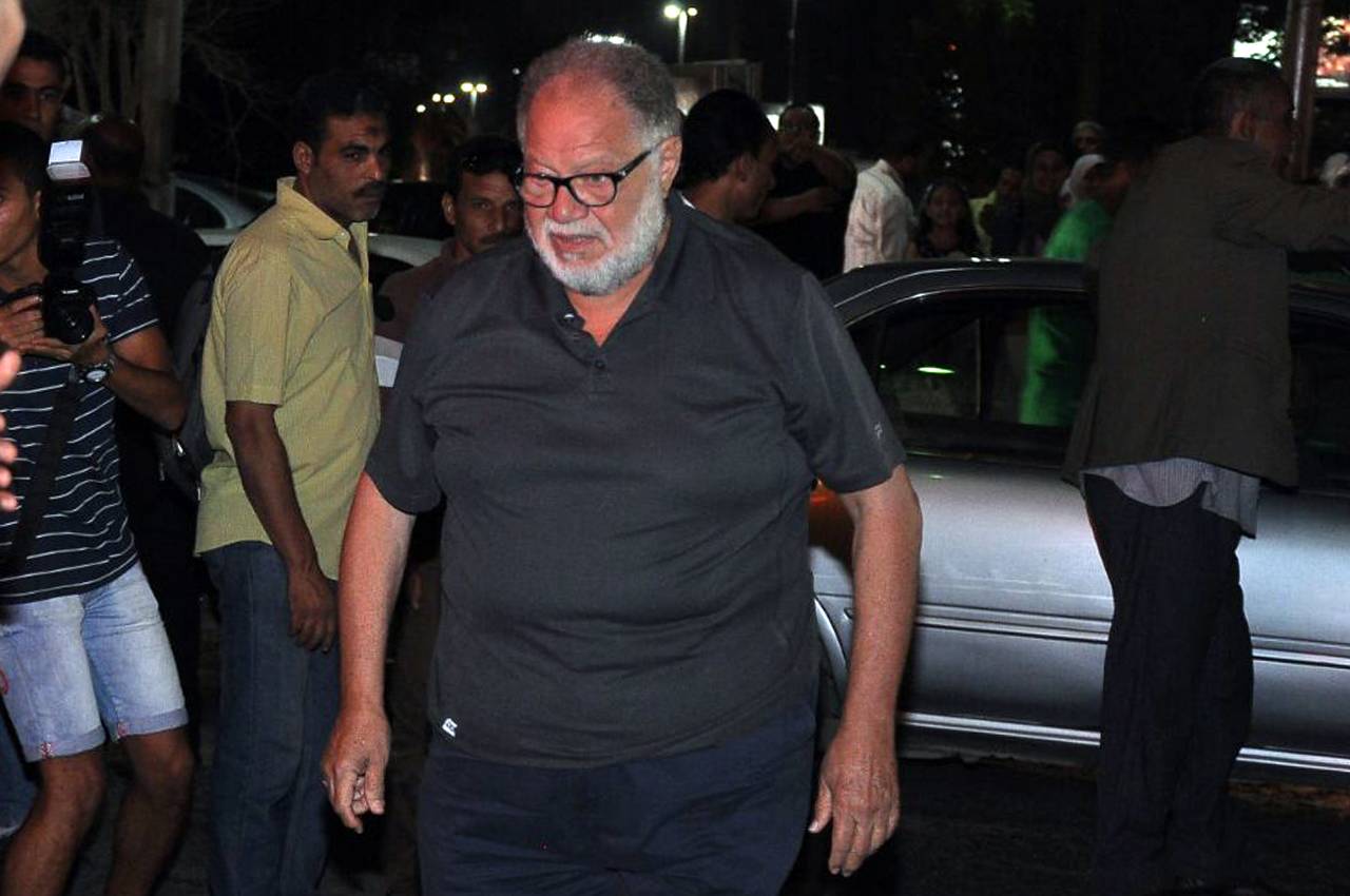 تماماً مثل صلاة الجنازة، حضور محدود للفنانين في عزاء جميل راتب.. نعم، ذهب معظمهم إلى الجونة لكنهم وقفوا دقيقة حداداً