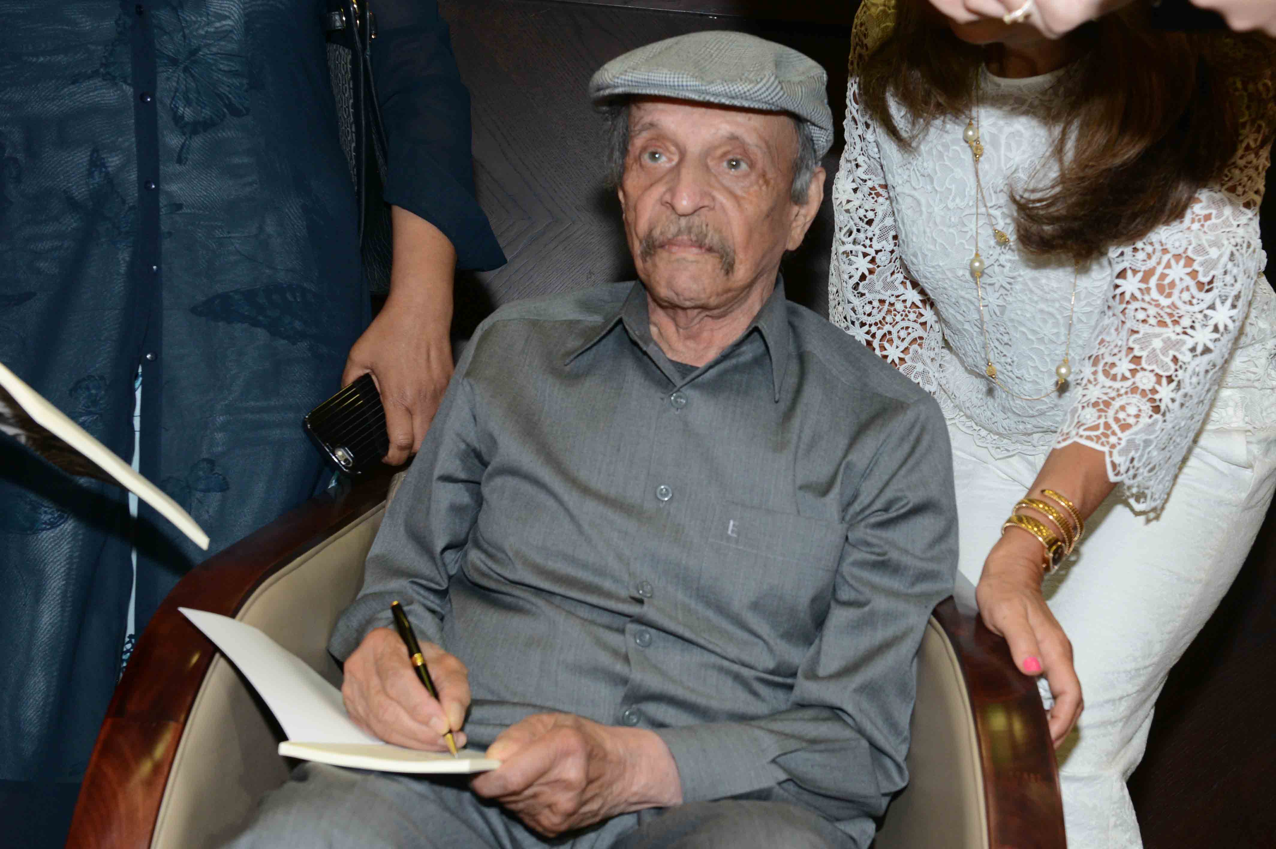 رحيل رائد الرواية الكويتية إسماعيل فهد إسماعيل.. تعرَّف على أهم أعماله الأدبية