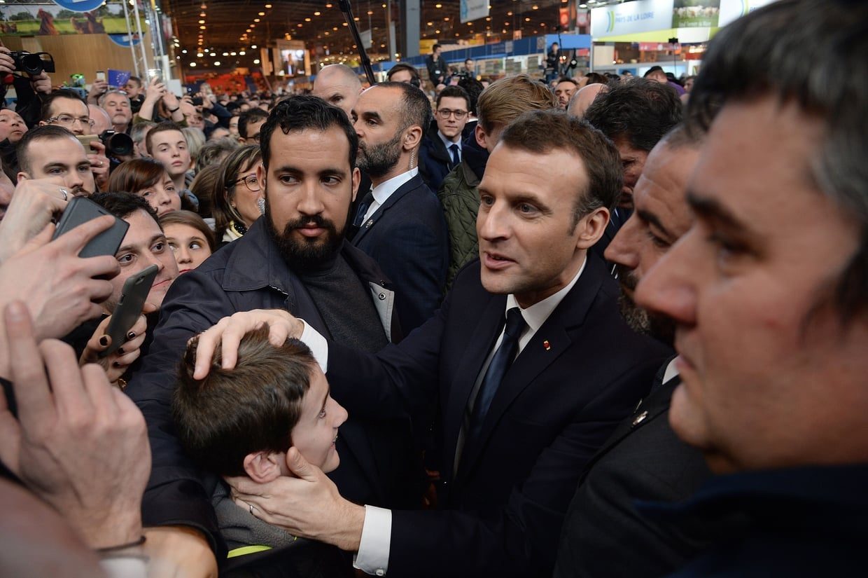 تحذيرات من محاولة إسقاط الرئيس الفرنسي.. حارسه يوافق على الاستجواب بعد فضيحة أدخلت ماكرون في أسوأ أزمة