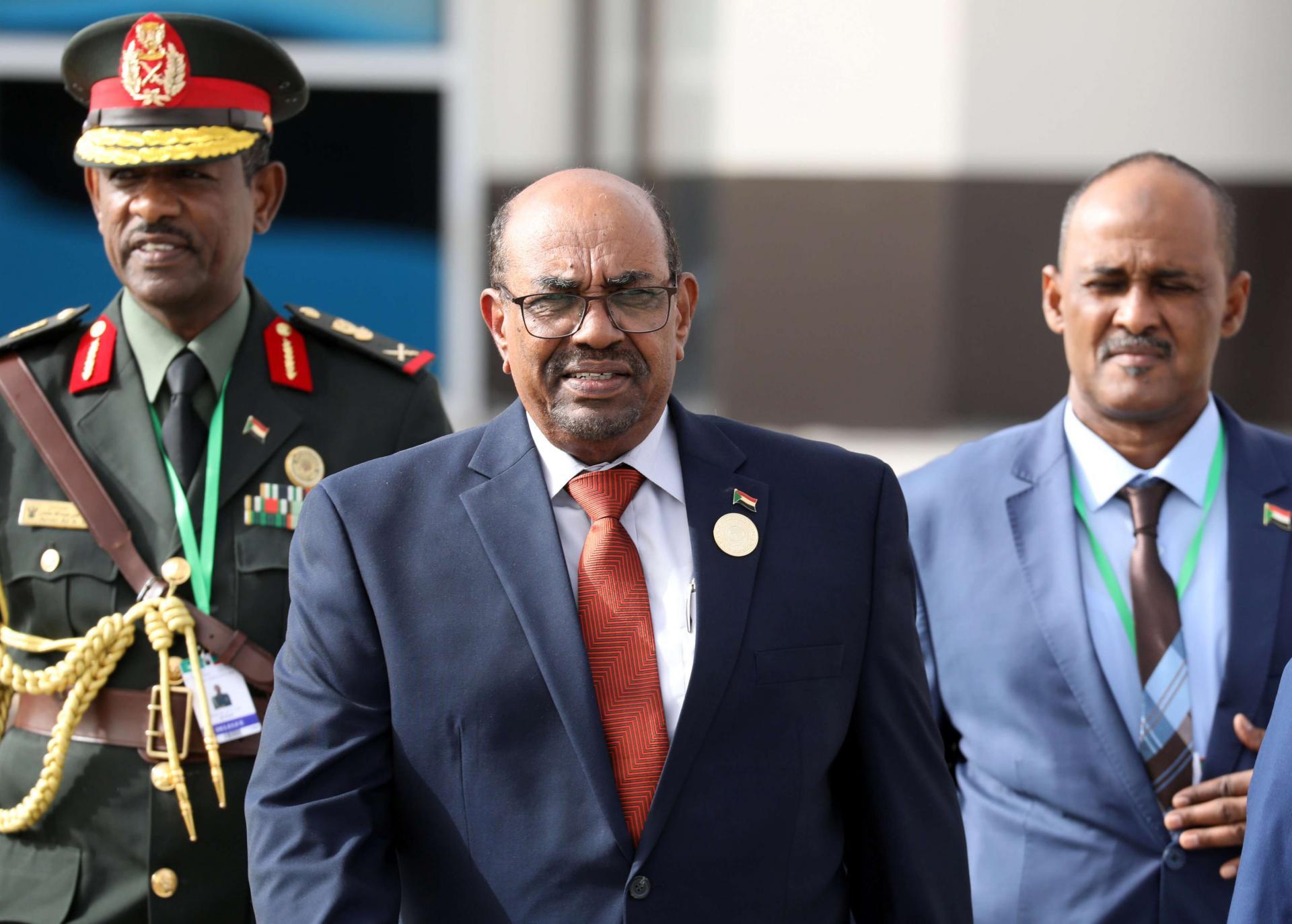 البشير يواجه أوضاعاً اقتصادية سيئة في السودان حتى بعد رفع العقوبات الأميركية