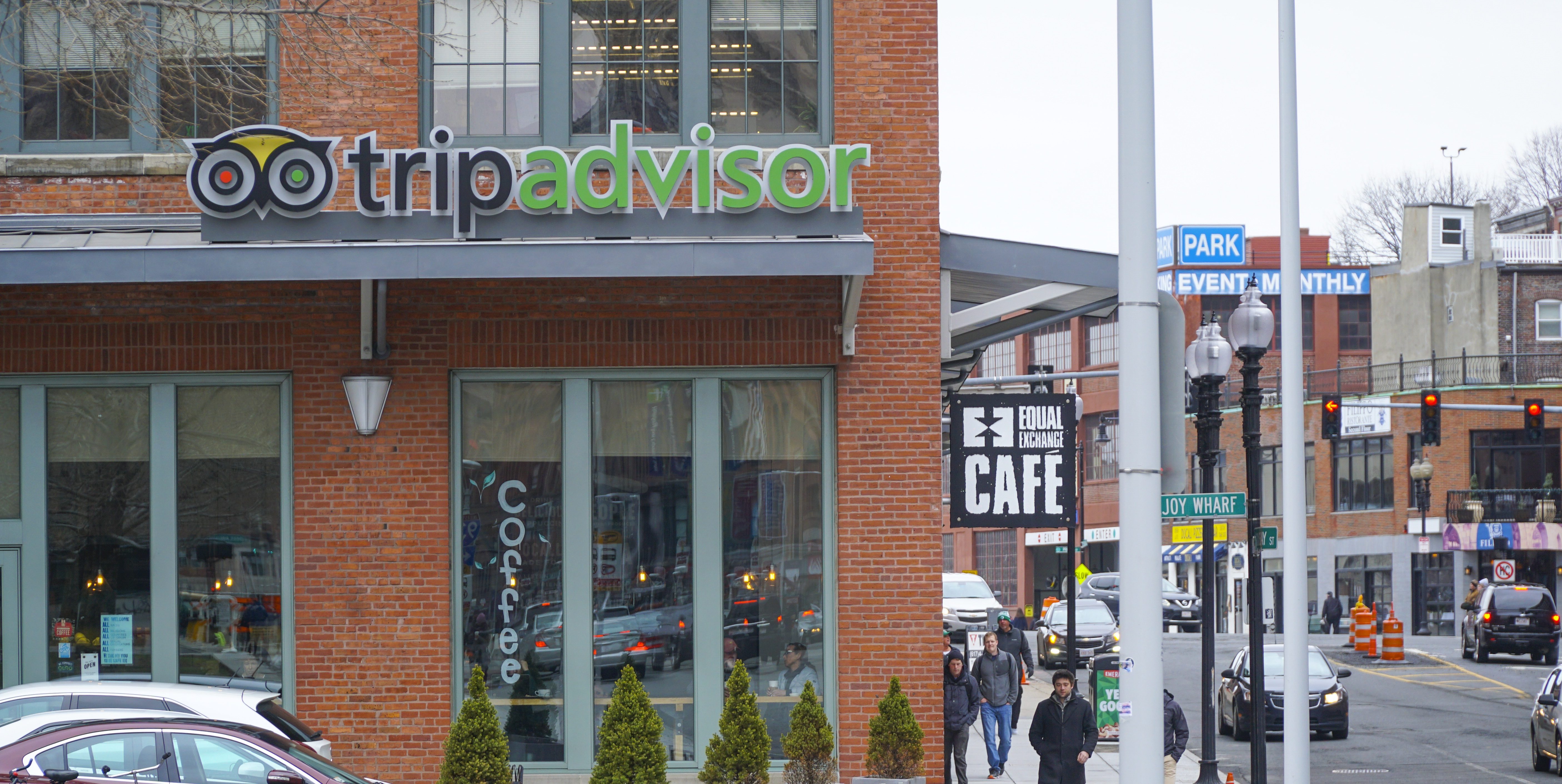 ظن أنها مزحة وستمر.. الحكم بالسجن على شاب نشر تقييمات وهمية على TripAdvisor