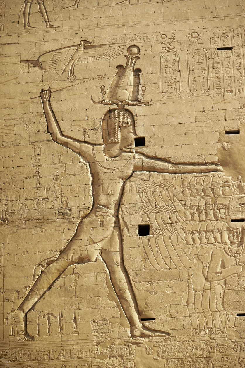 هذه الكتابات مهددة بسبب مياه الري 