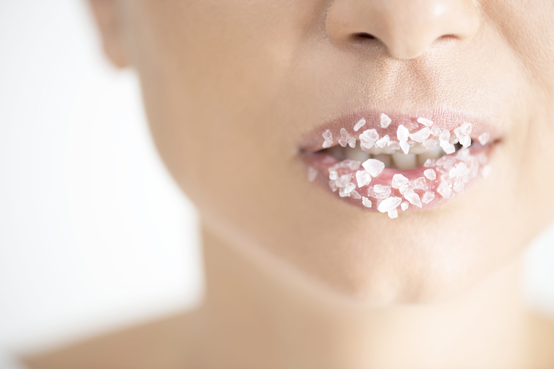 مقشر للشفاه طبيعي