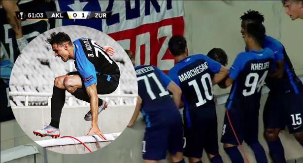 شاهد: لاعب زيورخ حاول الاحتفال بهدف الفوز رفقة الجماهير.. لكنه اختفى في حفرة!