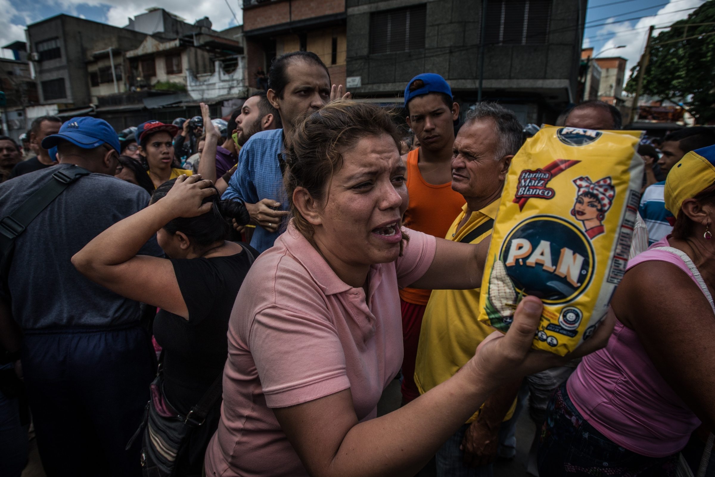 أكبر احتياطي بترول في العالم وشعب يموت من الجوع.. لماذا انهار الاقتصاد الفنزويلي؟