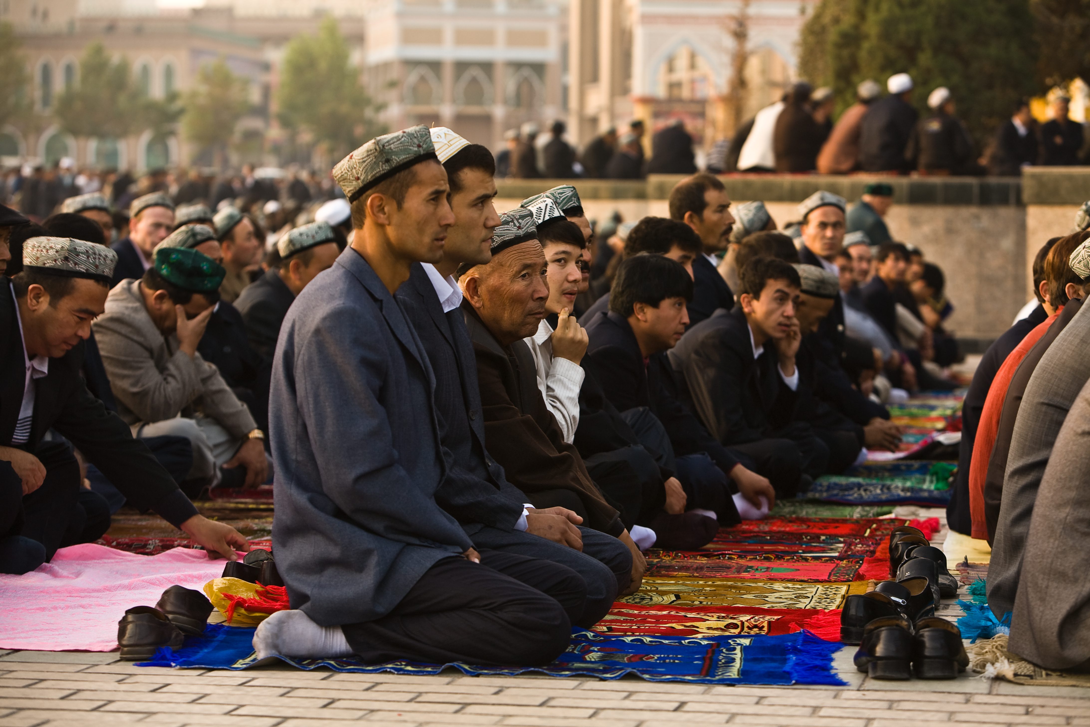 كل مظاهر الدين الاسلامي ممنوعة من الحياة اليومية