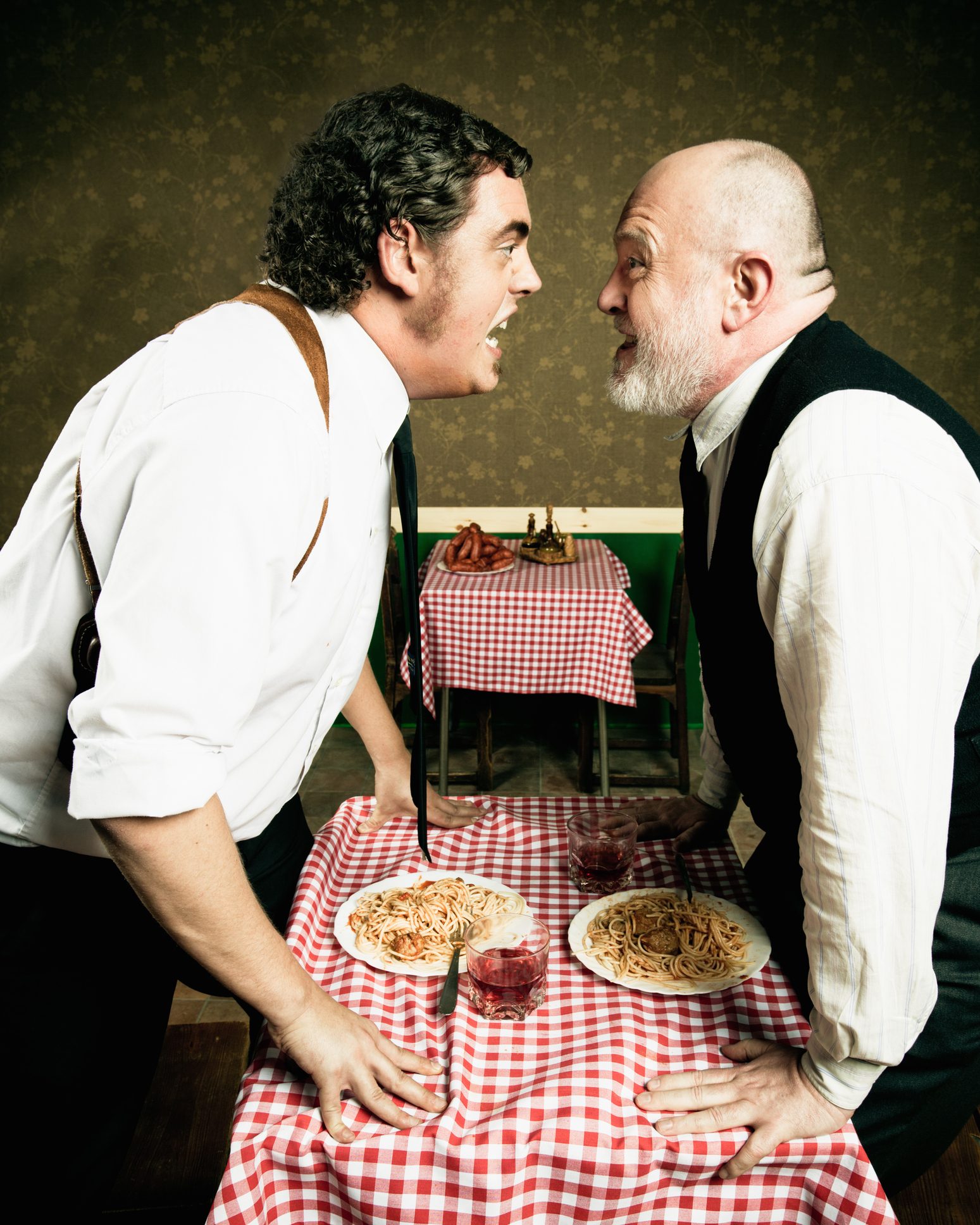 العلاقة مع الأنسباء تتسم بالحساسية