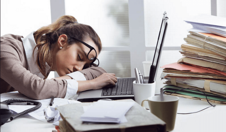 بيزوس يحذر من ساعات العمل التي تكون على حساب النوم