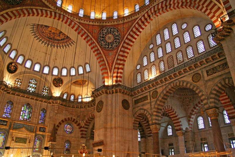 مسجد السلطان سليمان الموجود في اسطنبول من الداخل