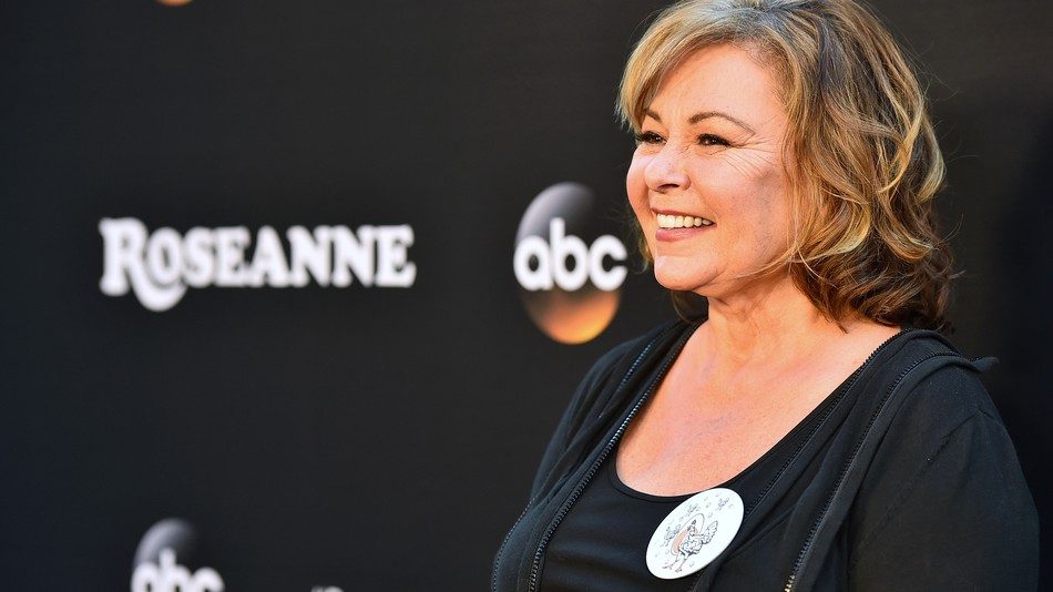مسلسل roseanne يحمل اسم نجمته الشهيرة روزان بار.. فماذا يكون مصير المسلسل الذي يخلفه بدونها؟