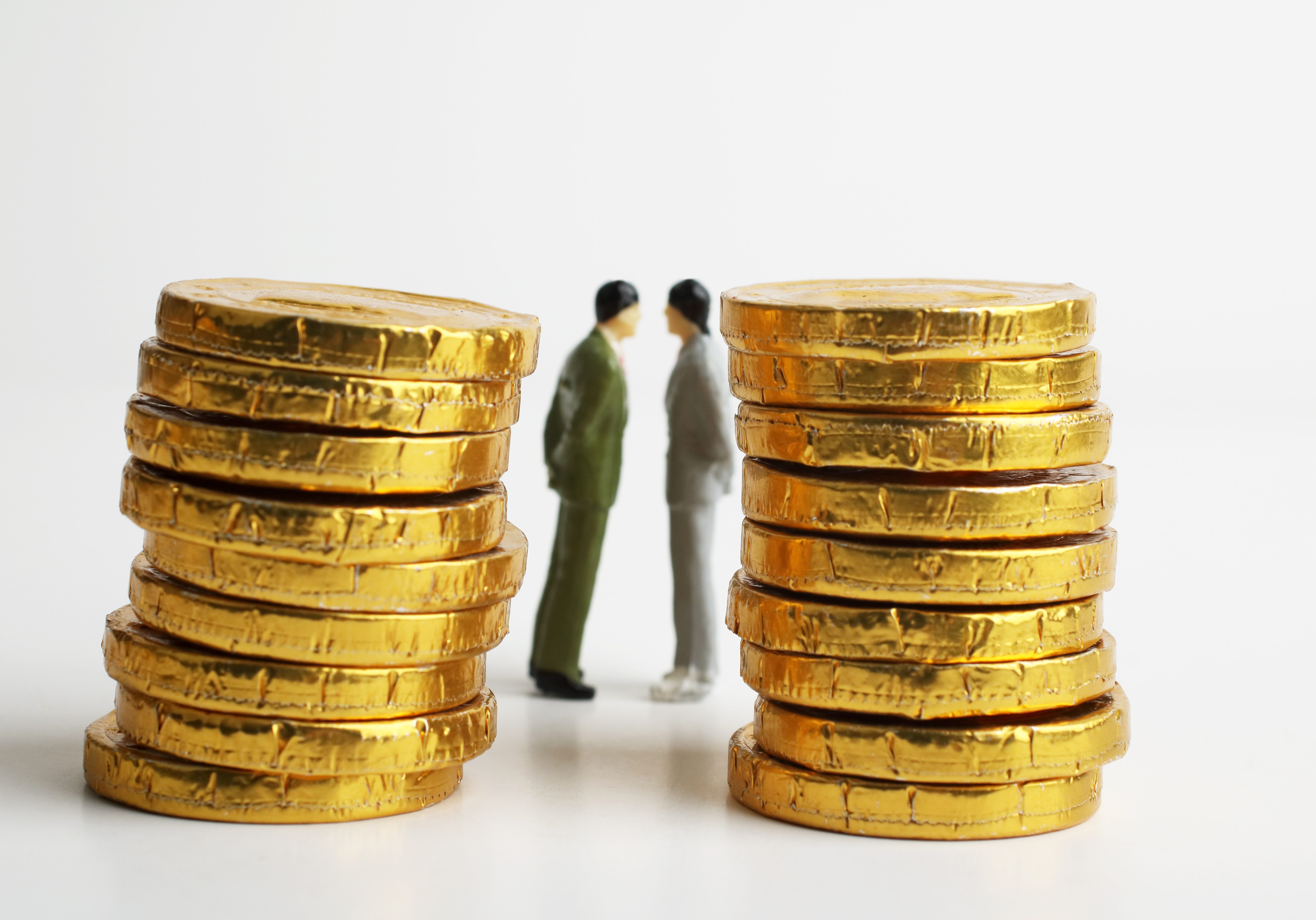 معظم الحيتان تعود لصناديقٍ مشتركة تقاعدية