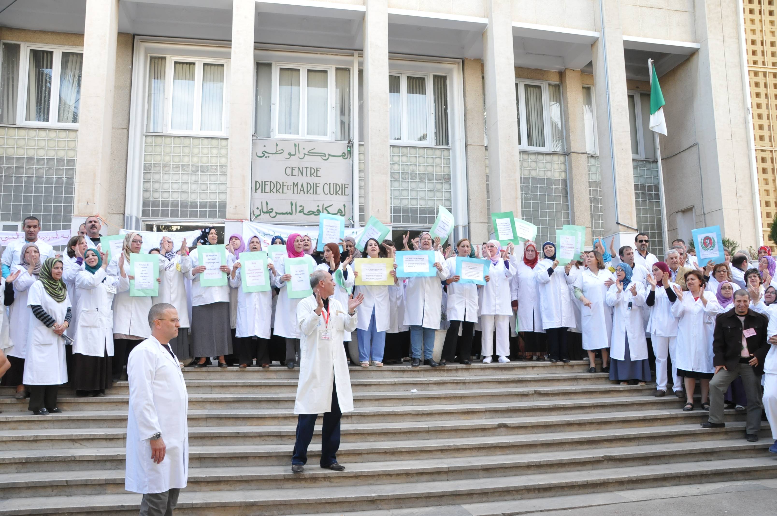 يجد مرضى السرطان في الجزائر أنفسهم في مواجهة متاعب نقص المرافق وتأخر مواعيد العلاج بالأشعة