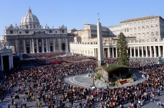 وضعها الرومان بمعابدهم، وأعاد العثمانيون تصميم مدينة إسطنبول حولها.. مصريون مستاؤون من استهتار بريطانيا بـ«مسلة فرعونية»