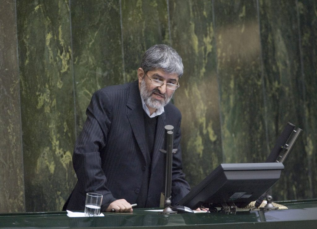 مطالبات بإقالة وزير خارجية إيران