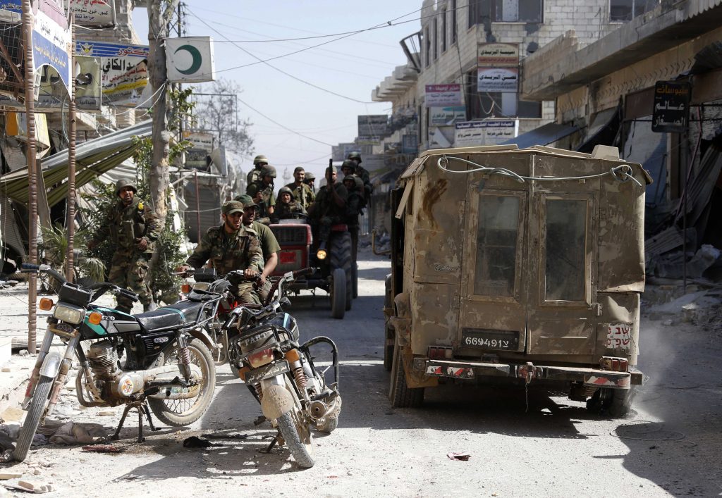 قوات موالية لبشار الأسد/ رويترز