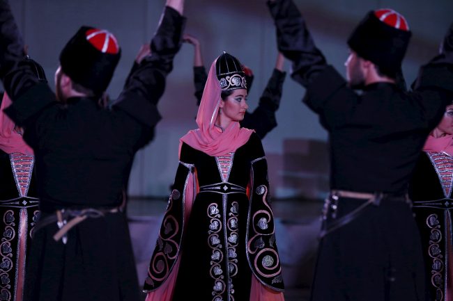 من لا يعرف الرقص لا يعرف القتال، الرقص الشركسي والموسيقى.. حملا هوية أمة وحفظا تاريخها
