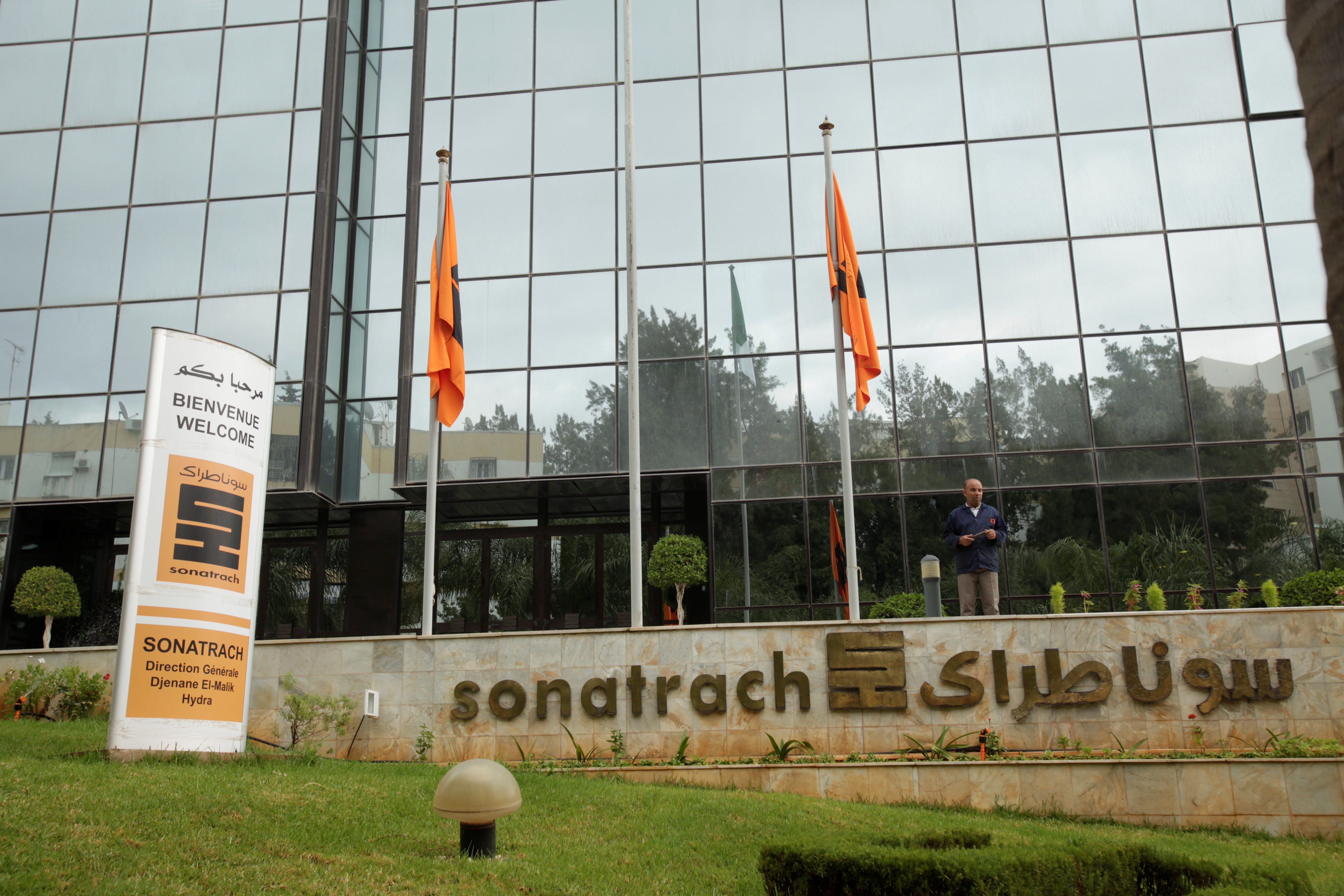 خصصت سوناطراك 280 مليون دولار لإنجاز مشروع نقل الغاز باتجاه أوروبا/ رويترز