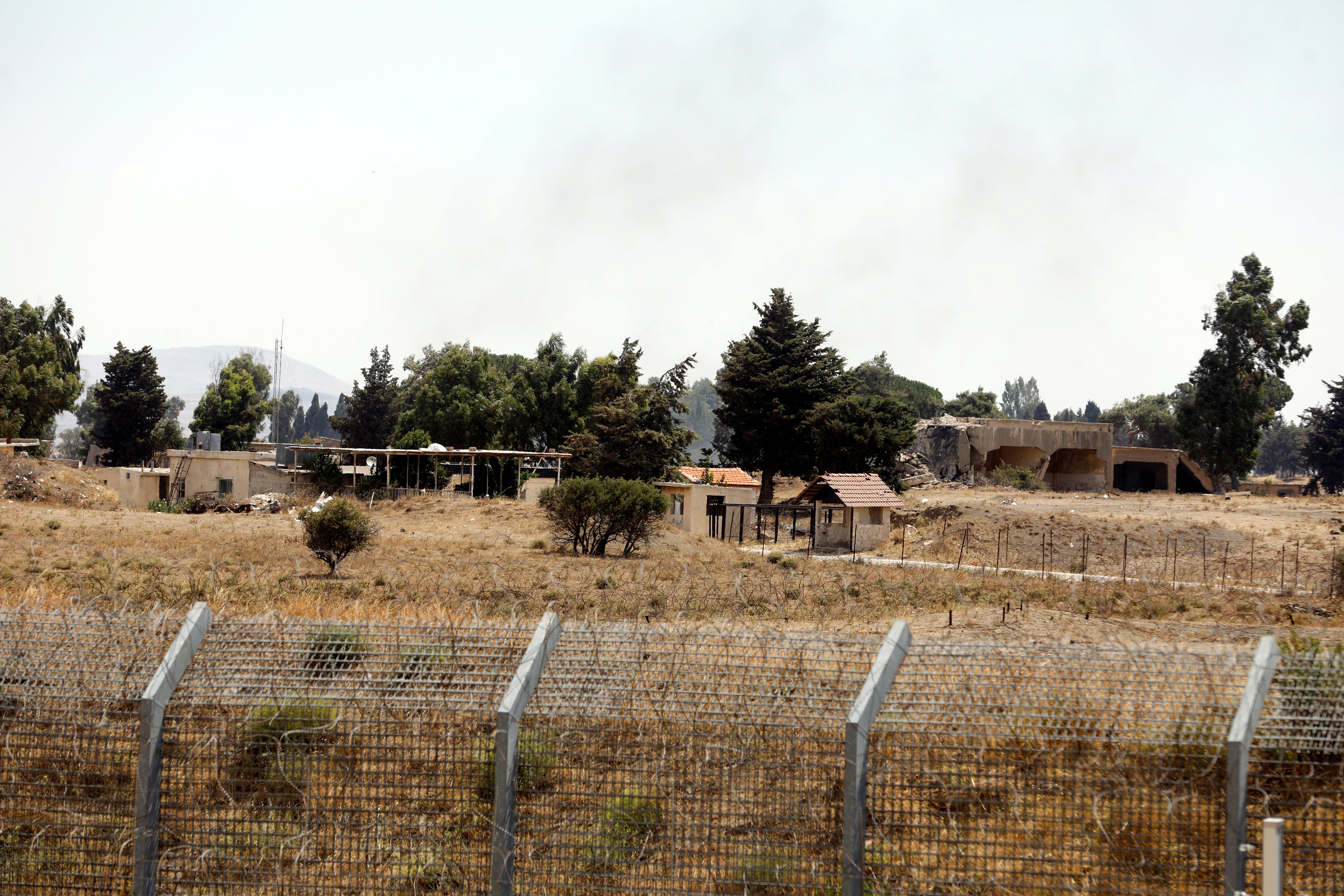 معبر القنيطرة الحدودي بين إسرائيل وسوريا ، كما يُرى من مرتفعات الجولان التي تحتلها إسرائيل