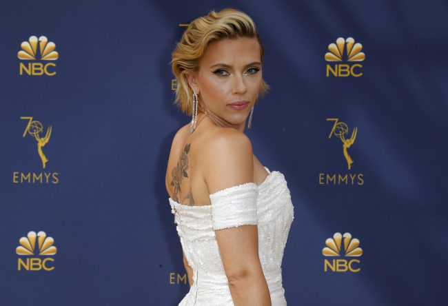 اختبار حمل وعلكة ومنديل مستعمل، وأكثر! أغرب أشياء اشتراها المعجبون من نجومهم المفضلين