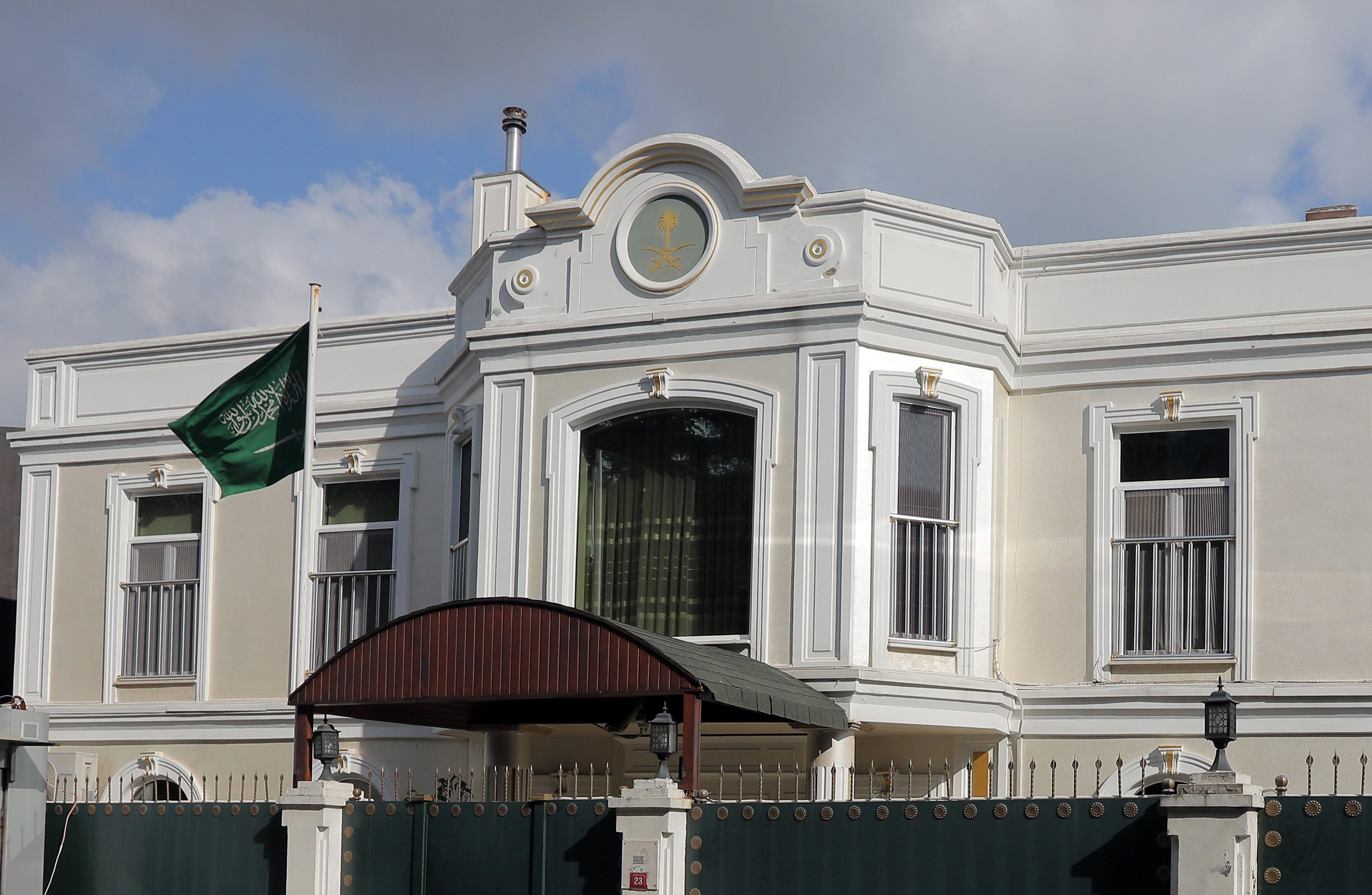 تركيا تفتش القنصلية السعودية