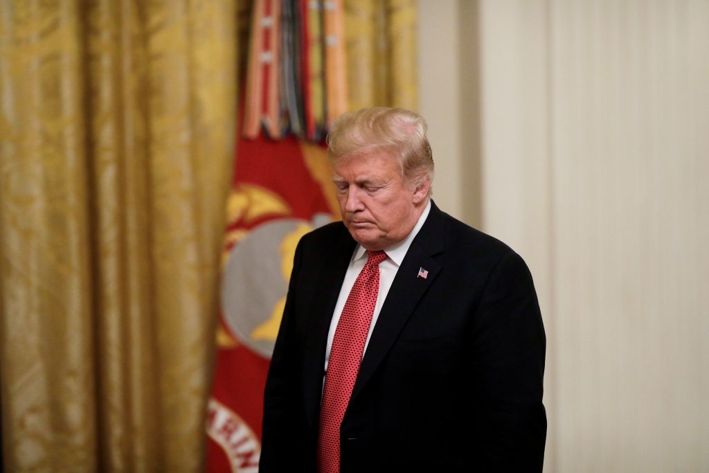 الديمقراطيون ينتزعون مجلس النواب من الجمهوريين وحزب ترمب يحتفظ بمجلس الشيوخ في الكونغرس