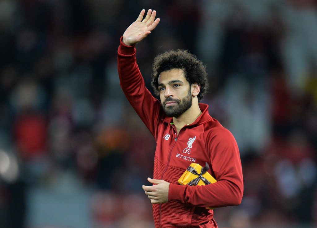 محمد صلاح مع مشجعة مصرية في مباراة ليفربول وريدستار بيلغراد ضمن دوري أبطال أوروبا (رويترز)