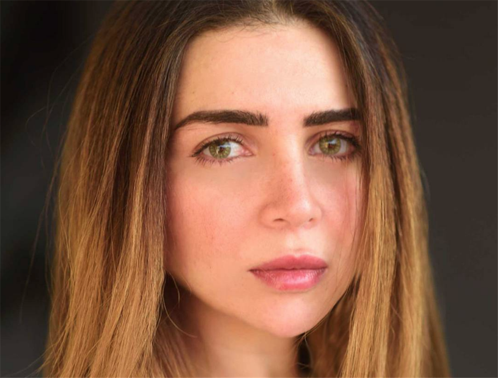 تطبيق خاص باسم مي عز الدين