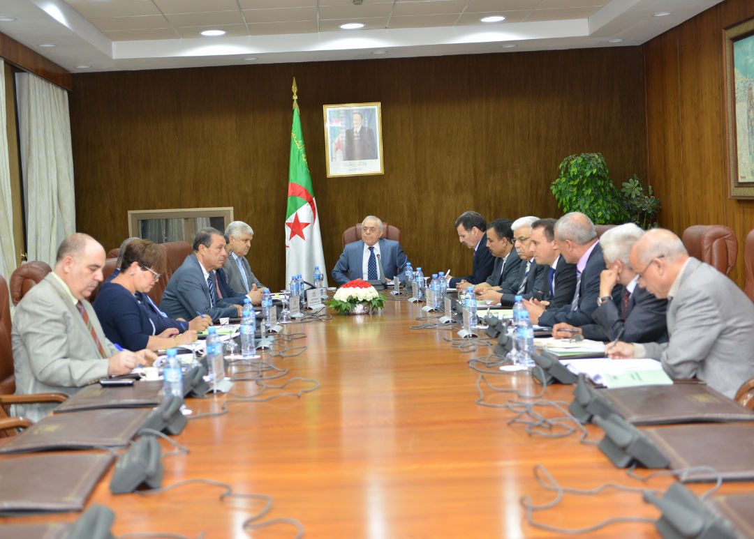 تجميد البرلمان الجزائري والمطالبة باستقالة الرئيس/ Social media