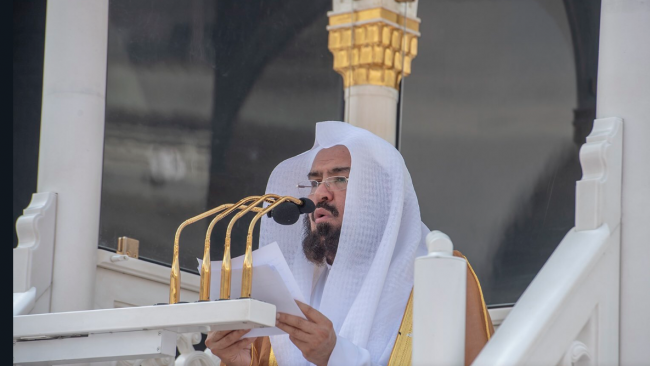 خطبة الجمعة في مكة تدعو إلى «التلاحم» في مواجهة «الافتراءات» على السعودية.. السديس: تستفزّون مليار مسلم.. ولن تثنونا عن مبادئنا